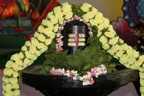 Bilwa Ashtakam Lord Shiva. Lord Shiva is usually worshiped with Bilva Leaves in the Shiva Bilvashtakam on karthika masam Monday's.